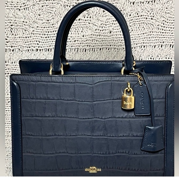 Mimi's Posh Corner is LIVE!!! Come join and have some fun. - Picture 4 of 12